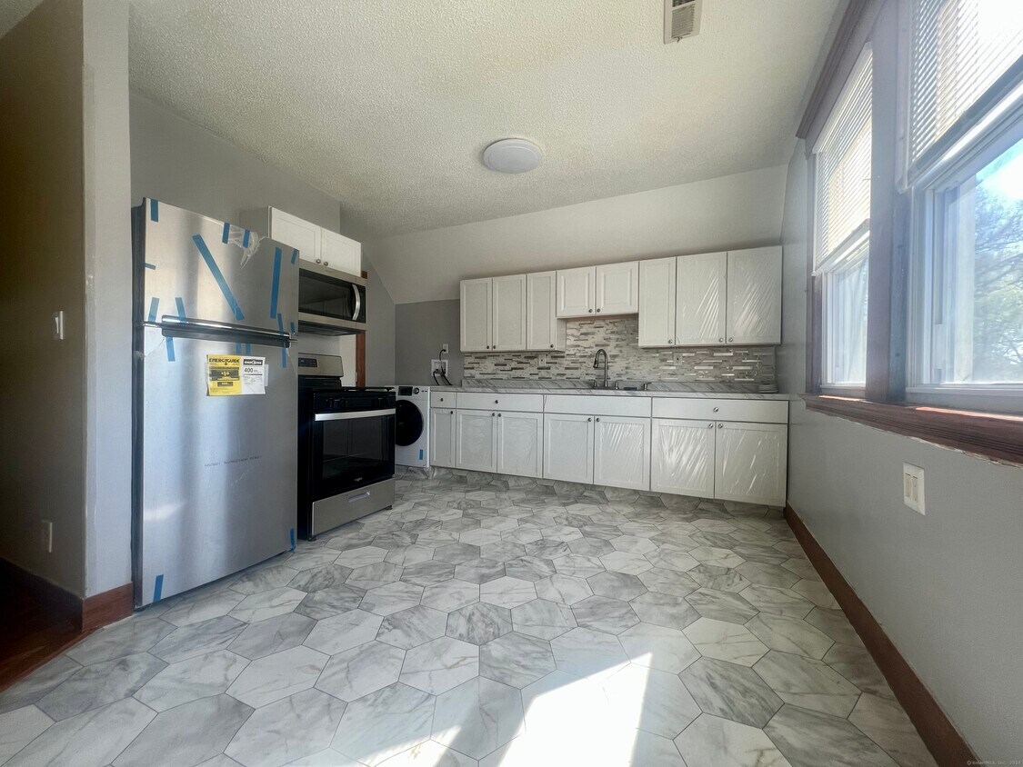 360 Sherman Ave, New Haven, CT 06511 Room for Rent in New Haven, CT