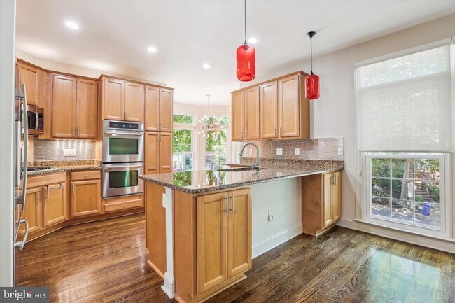 Foto del edificio - 1596 N Colonial Terrace