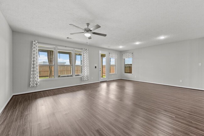 Foto del edificio - 15335 Oakheath Colony Ln