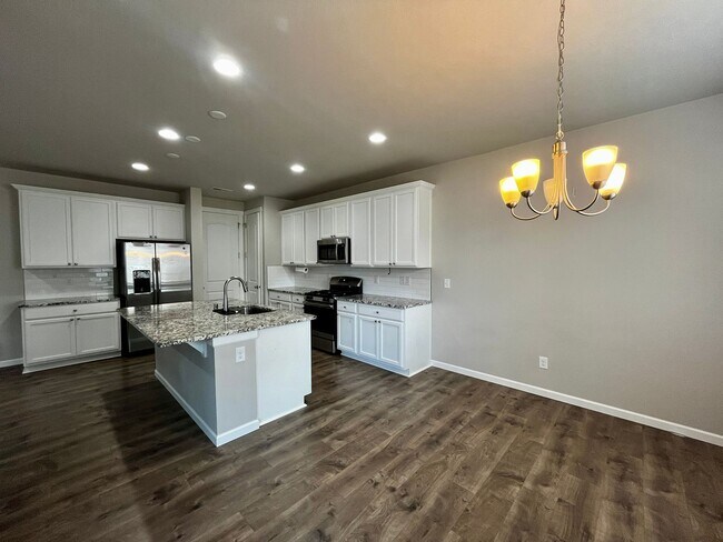 Building Photo - Beautiful Home w/Upgrades and Close to Eve...