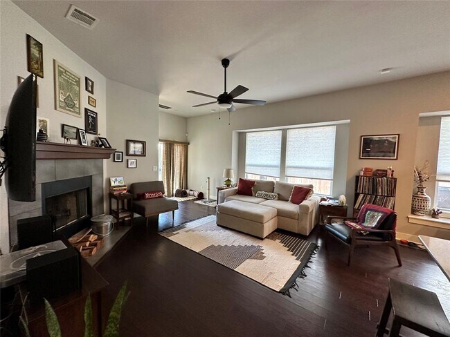 Foto del edificio - 8021 Izetta Ln