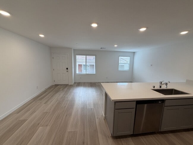 Building Photo - IMMACULATE 3-BEDROOM, 2.5 BATH TOWNHOME