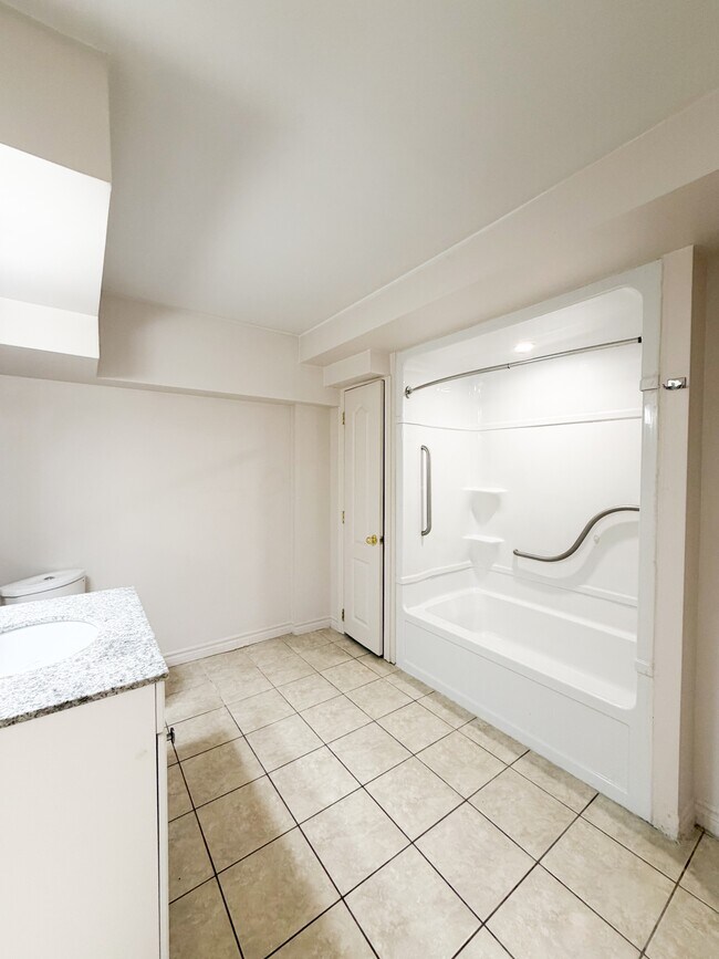 Photo du bâtiment - 323 2nd Ave N