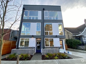 Building Photo - 107 Aloha St