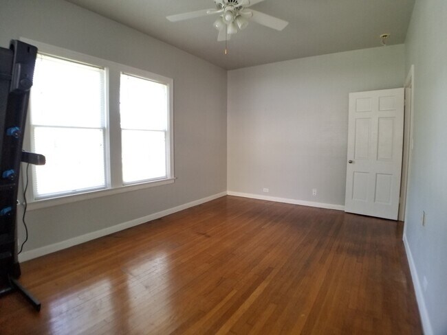 Building Photo - 125 Lovera Blvd