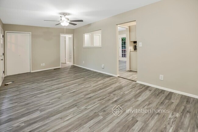 Foto del edificio - 3473 Pinehill Dr