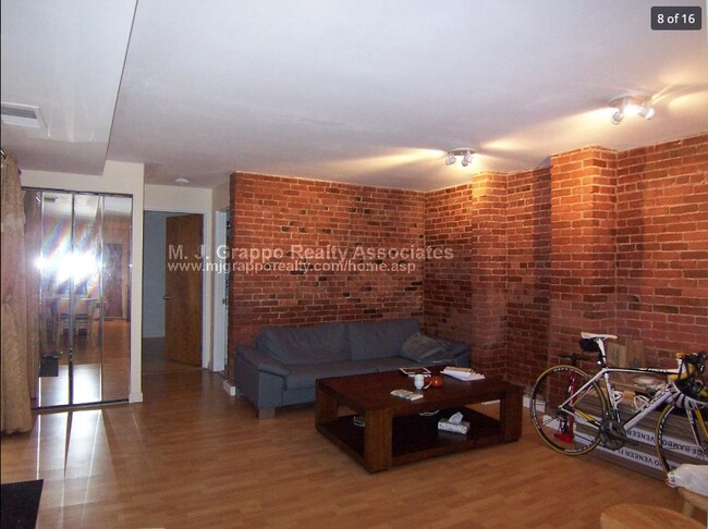 Building Photo - 87 Gainsborough St
