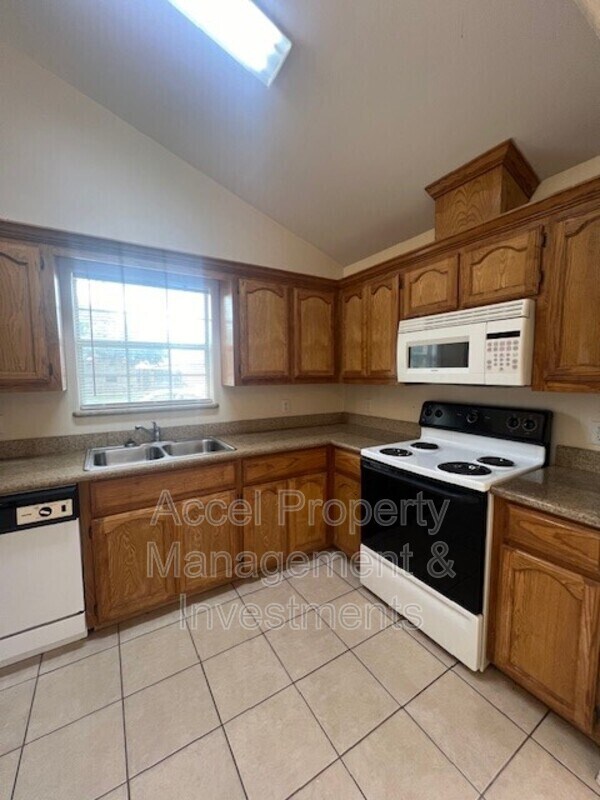 Building Photo - 1902 Bahamas Dr