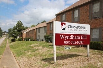 Building Photo - 4222 S Park Dr