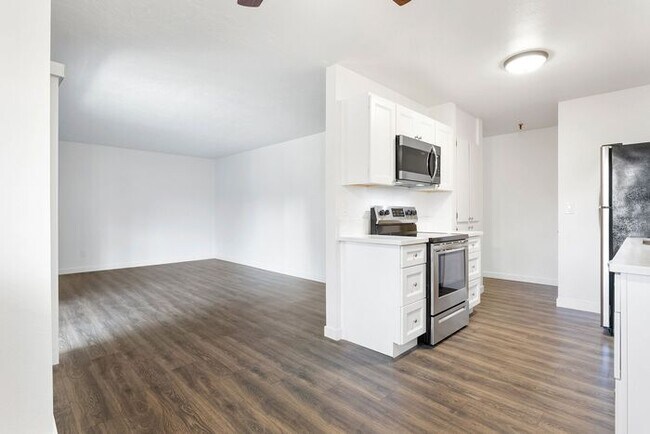 Building Photo - Beautiful 2 bed/ 1 bath !! MOVE IN SPECIAL...