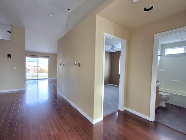 Building Photo - 3 bedroom, 2 bath, 3 car garage on corner lot