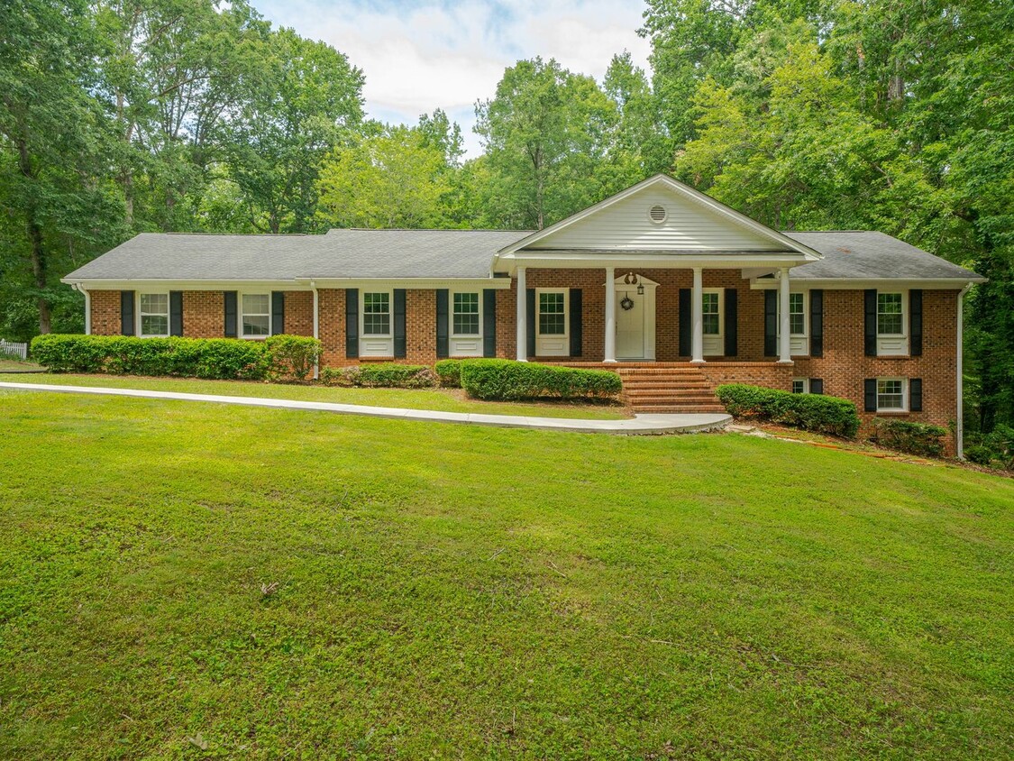 Foto principal - Incredible 3BD*, 3.5BA Raleigh Home with 2...