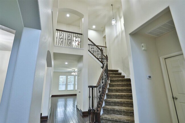 Building Photo - 7 Harbinger Ct