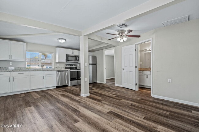 Foto del edificio - 1221 E Portland St