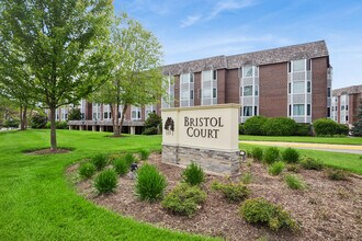Building Photo - 400 Ascot Dr