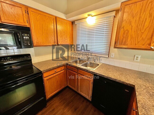 Foto del edificio - 4224 Wolf Creek Ct