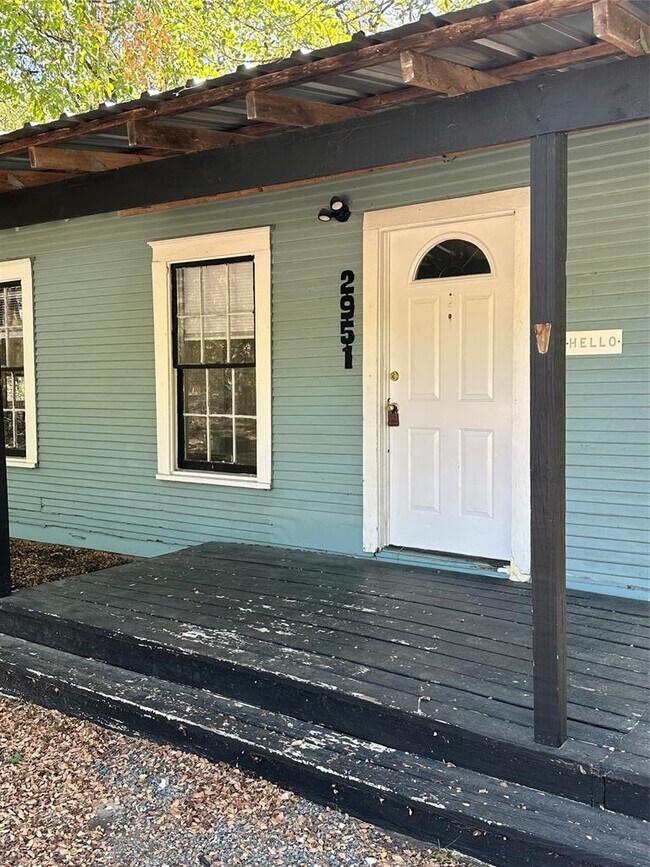 Foto del edificio - 2951 Elm Grove Ln