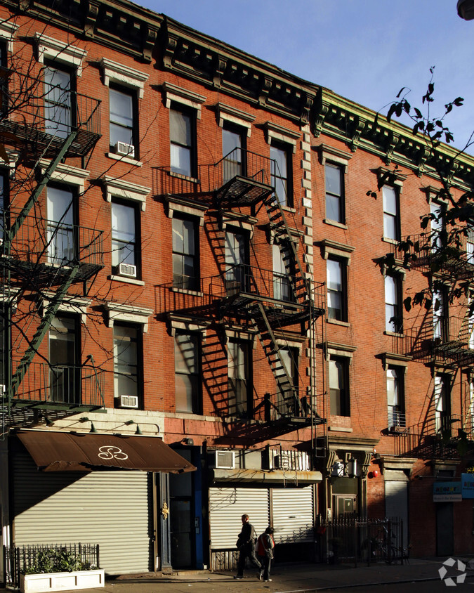 Building Photo - 3 Bleecker St