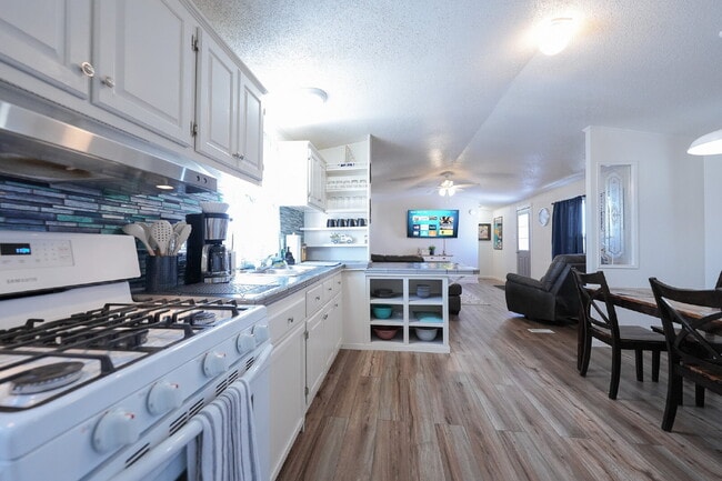 Foto del edificio - Modern Living with Private Theater Room