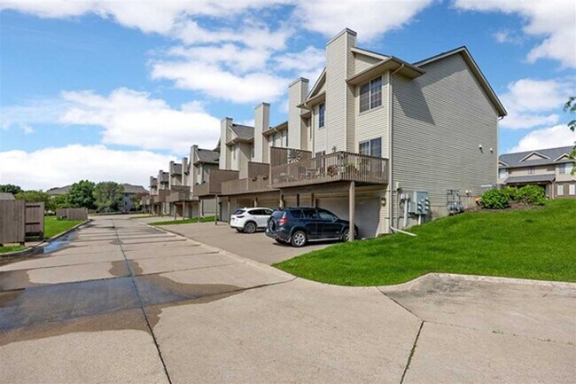 Foto del edificio - 2 Bedroom, 2-1/2 Bath Townhouse on Iowa City East Side!!