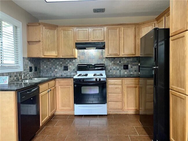 Foto del edificio - 4419 Oaklawn Dr