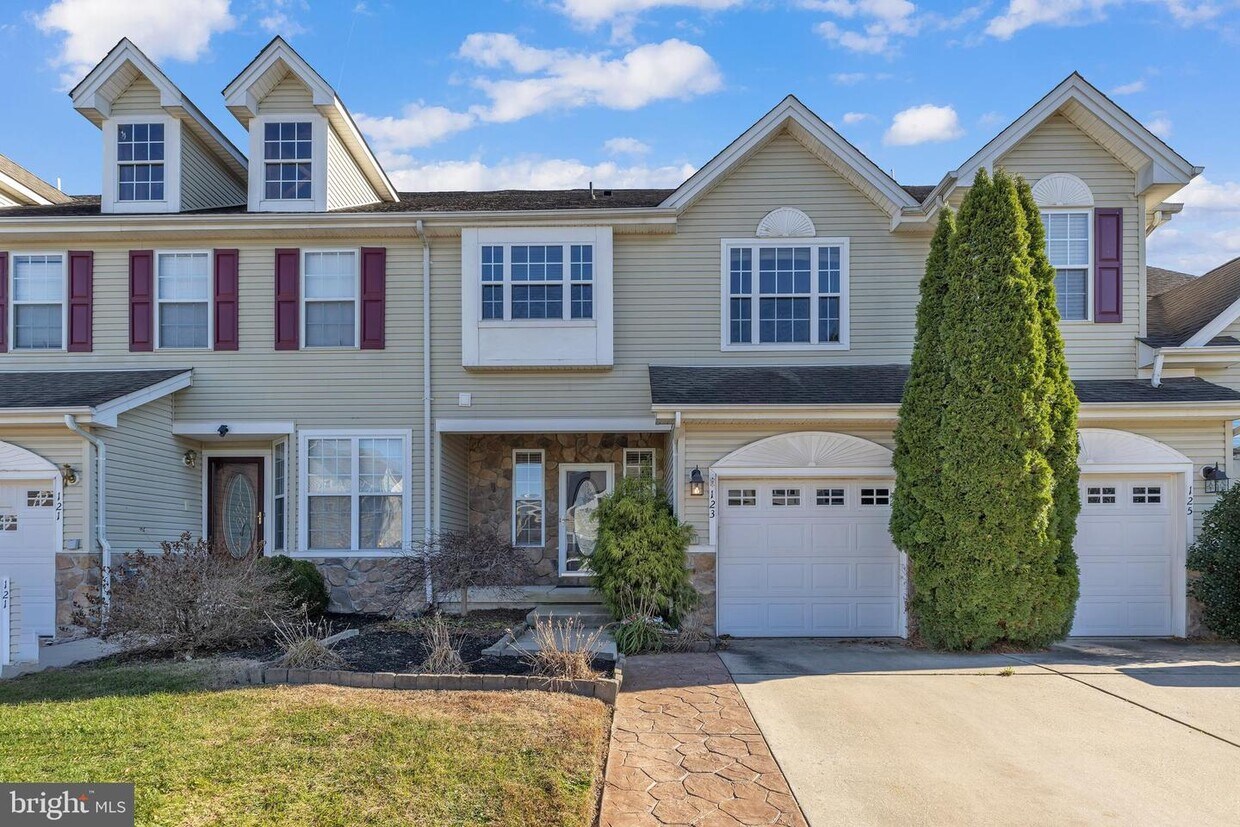 Foto principal - 123 Westbrook Dr