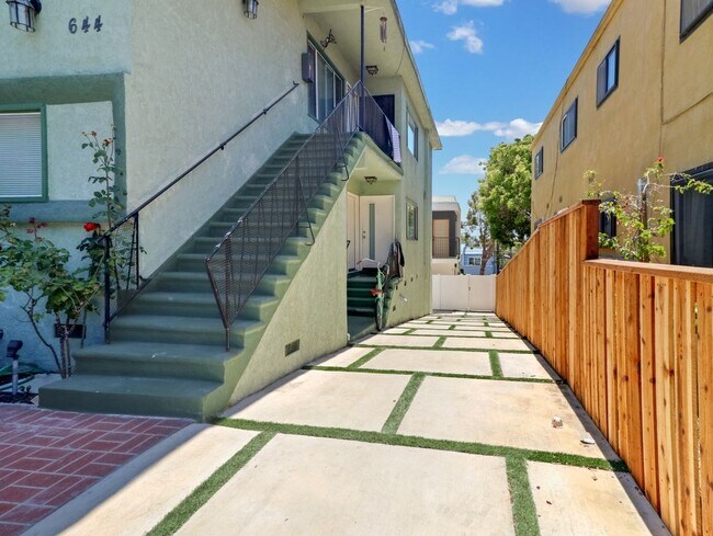 Foto del edificio - 644 Pier Ave