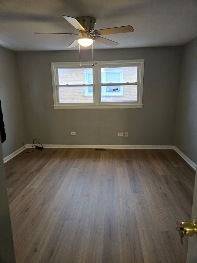 Building Photo - 7011 S East End Ave