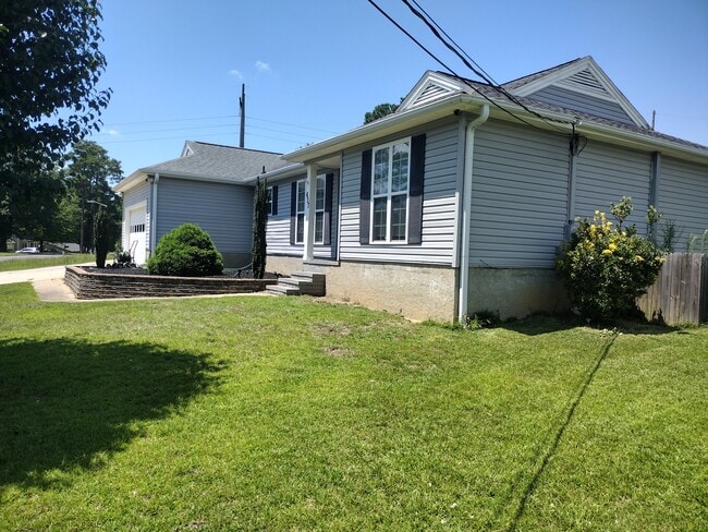Building Photo - 657 Kemper Dr