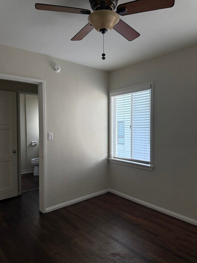 Foto del edificio - 14818 Magnolia Blvd