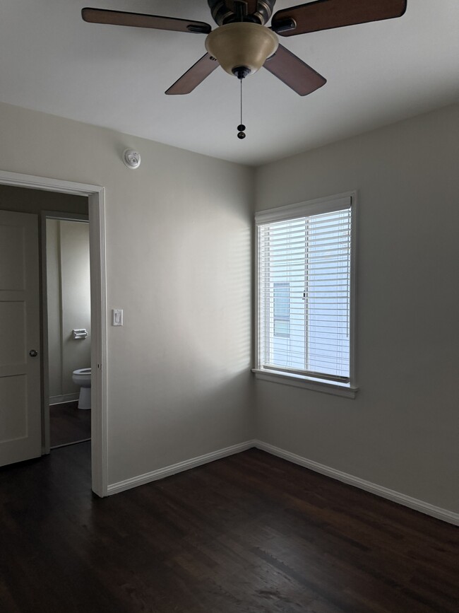 Building Photo - 14818 Magnolia Blvd