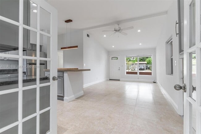 Foto del edificio - 1032 SW 22nd Terrace