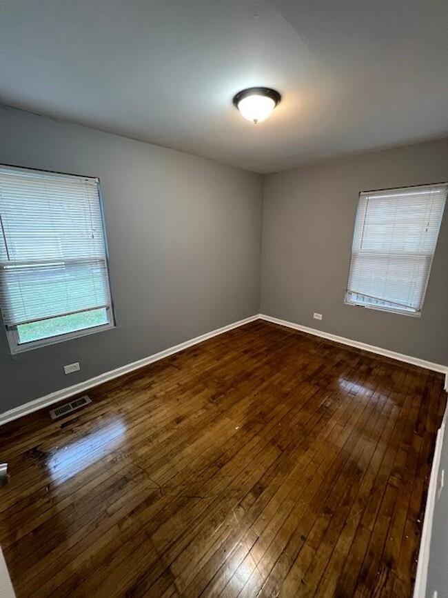 Building Photo - Welcome to your new home! 12116 S Wentwort...