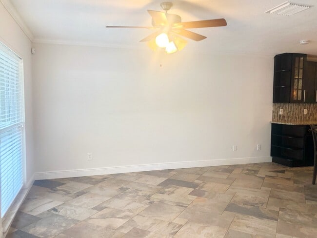 Building Photo - Gorgeous, Completely Remodeled 3/2 Condo i...