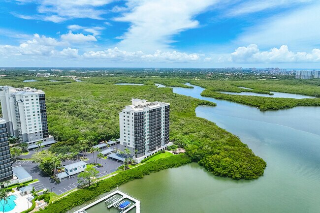 Foto del edificio - 420 Cove Tower Dr