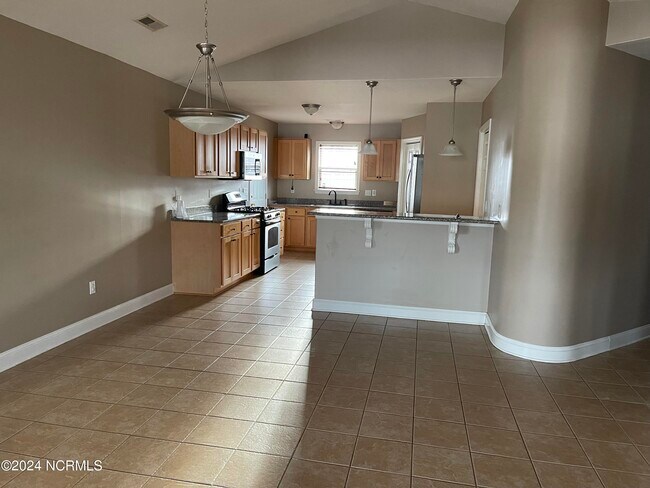 Building Photo - 415 Elsmore Dr