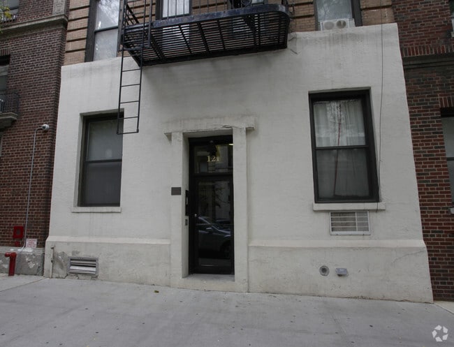 Building Photo - 121 E 82nd St