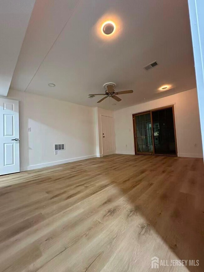 Foto del edificio - 405 N Oaks Blvd