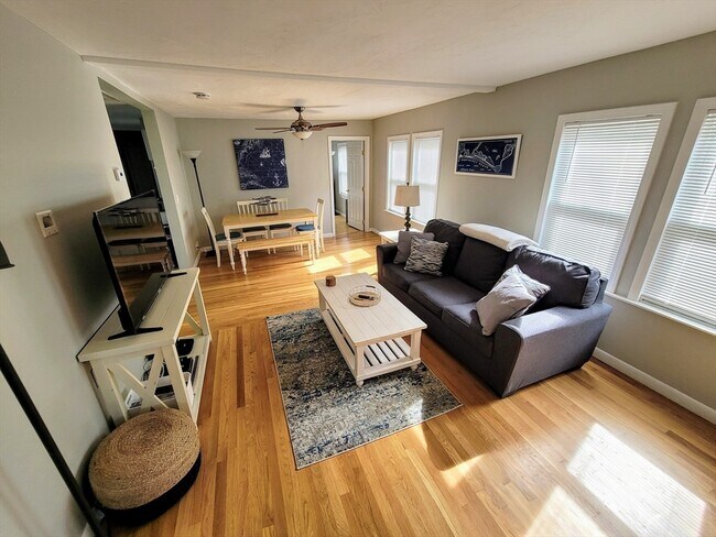 Building Photo - 9 Maple Ln