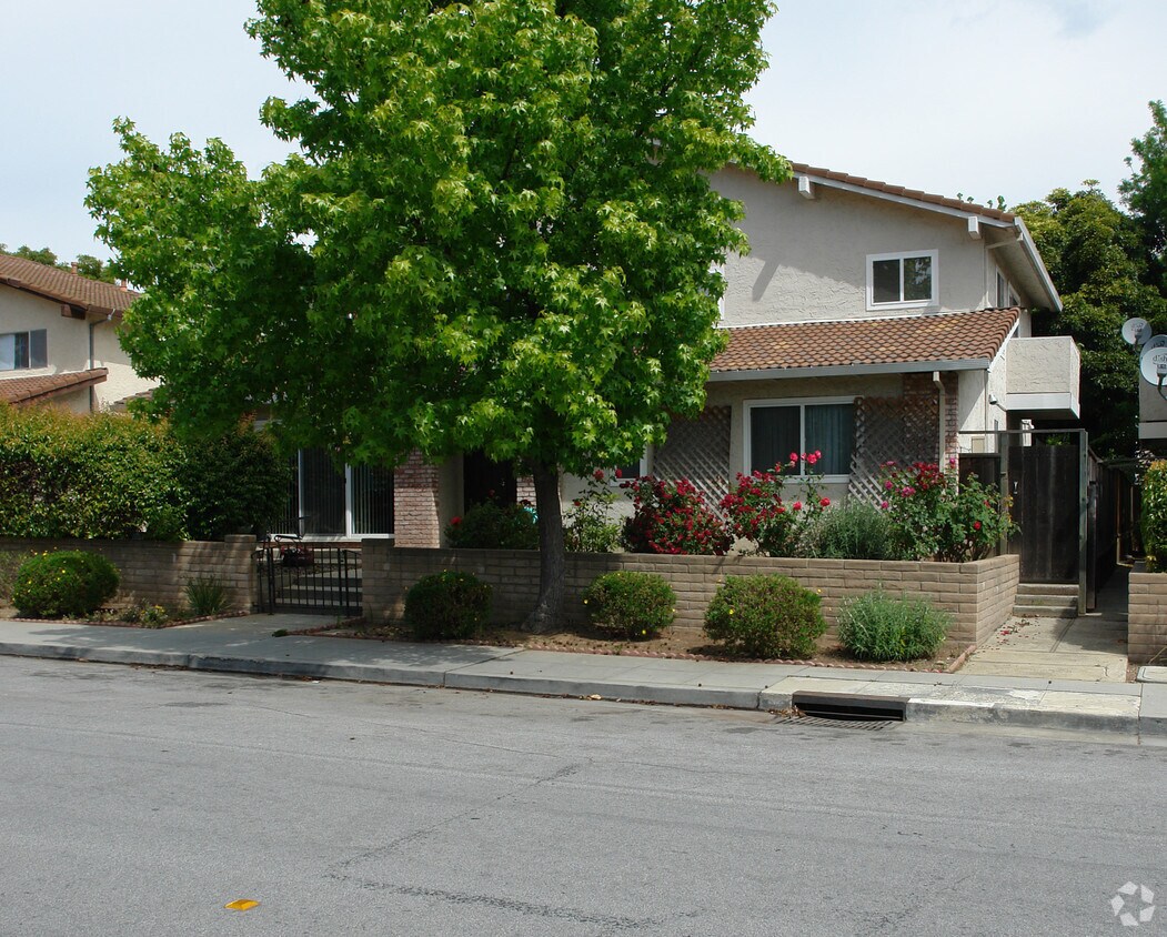 Building Photo - 493 La Conner Dr