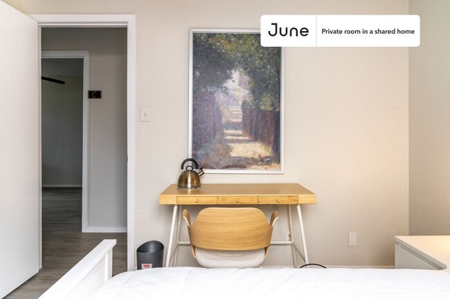 Building Photo - Room in Shared 3 bed/2 bath home