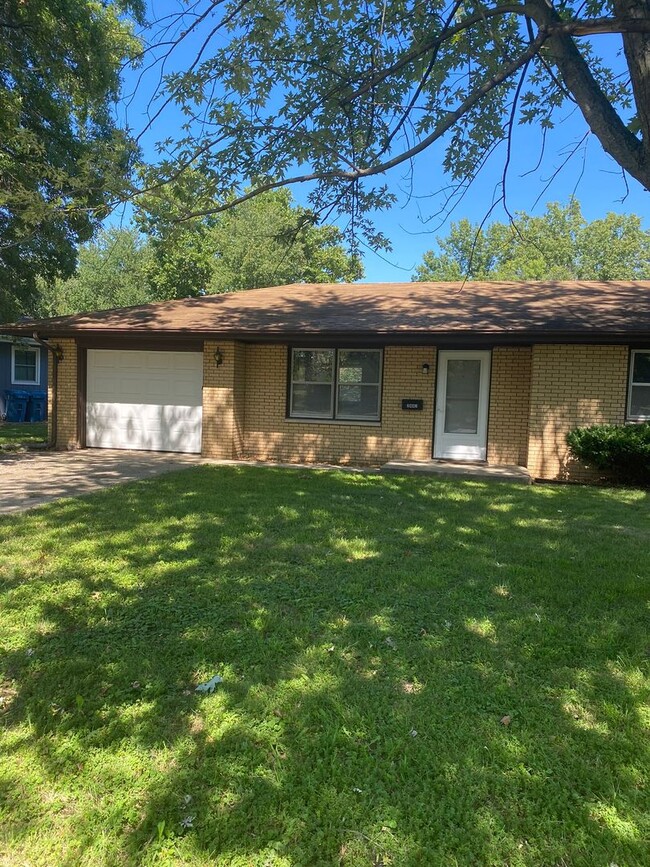 Building Photo - West side Duplex