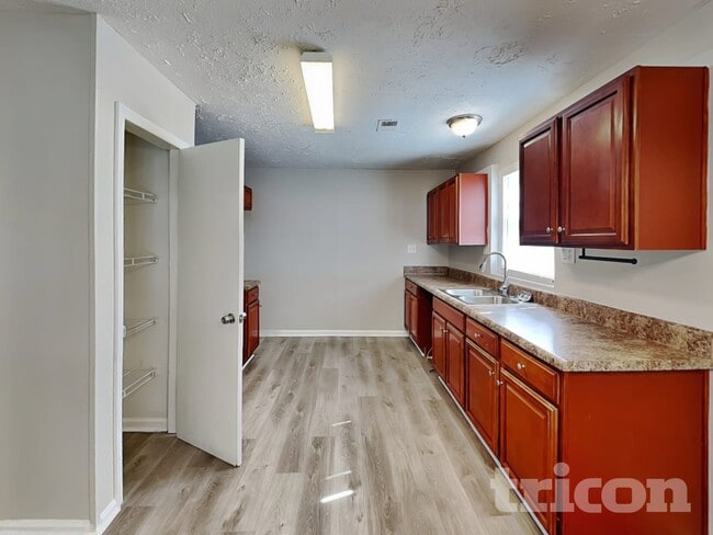 Building Photo - 5750 Westside Rd