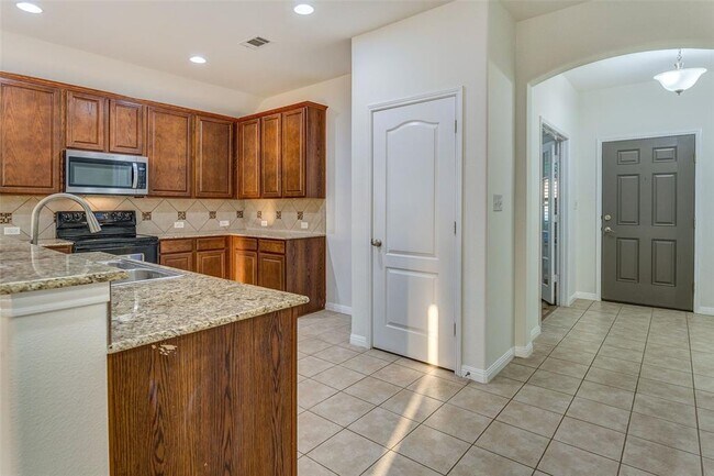 Foto del edificio - 2756 Cresent Lake Dr