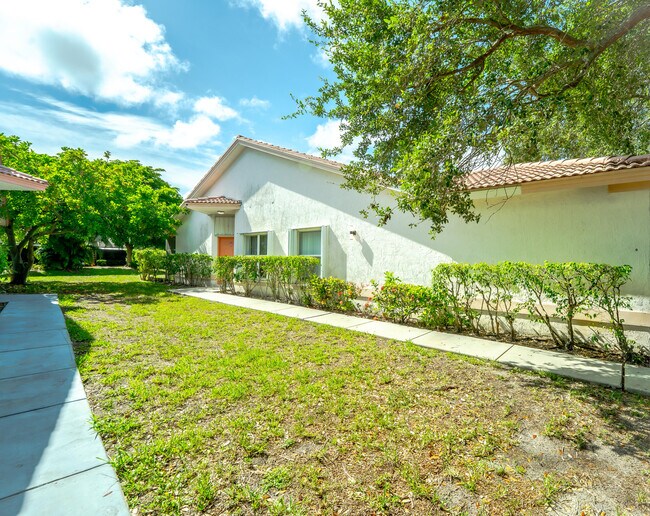 Building Photo - 1160 NW 15th Ave