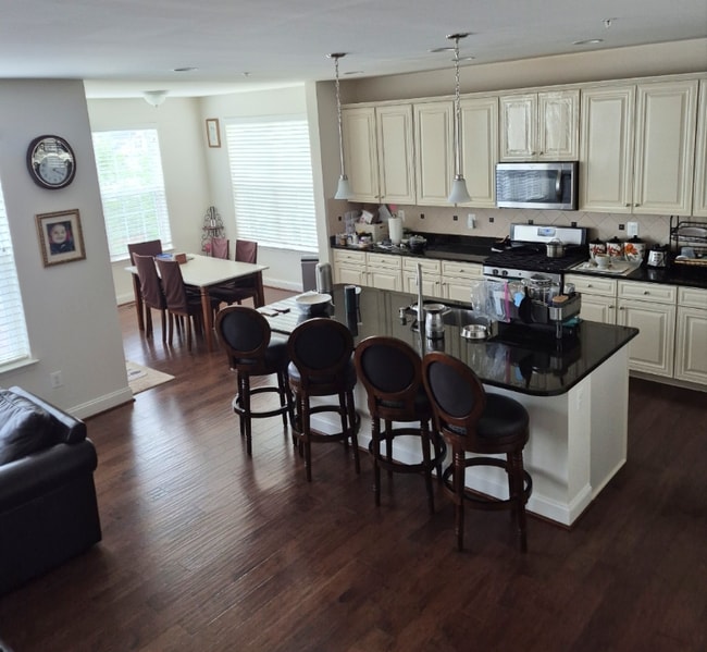 Building Photo - 9210 Deer Village Dr