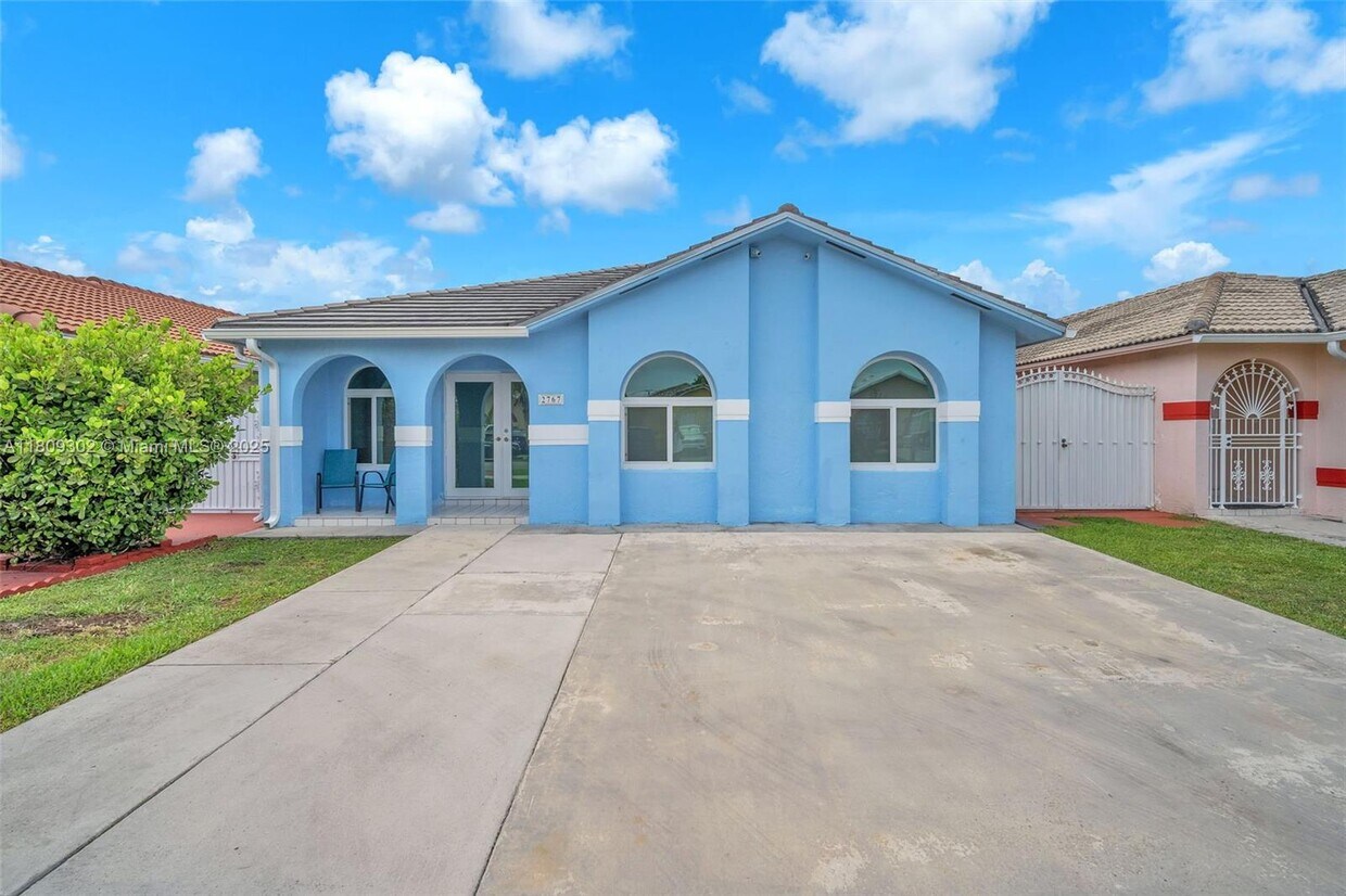 Foto principal - 2767 W 69th Terrace