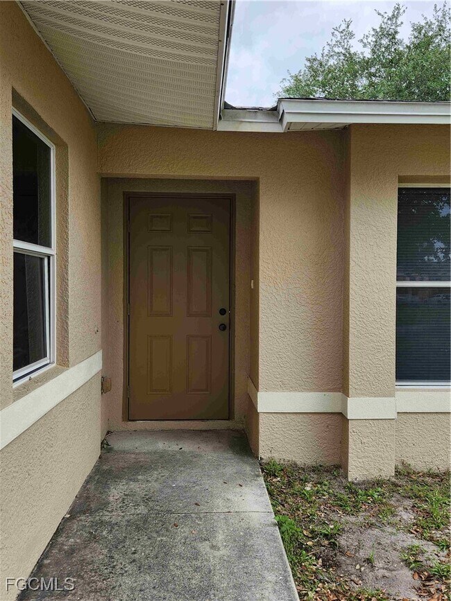 Building Photo - 711 Jack Ave S