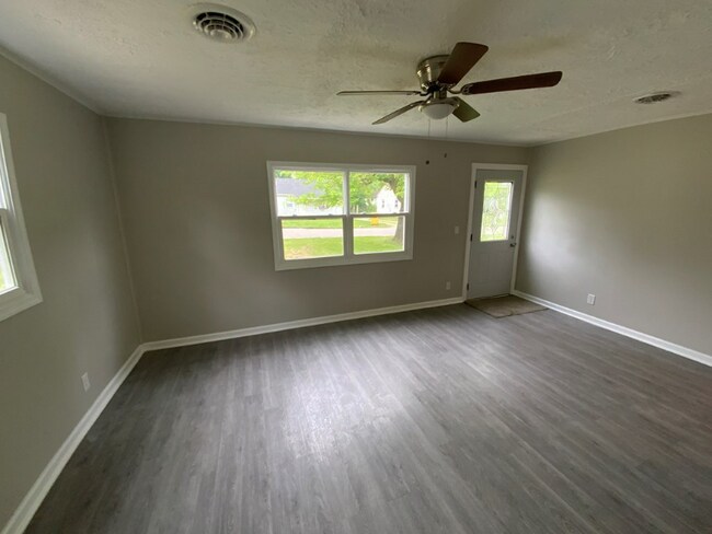 Foto del edificio - 420 Spayer Ln