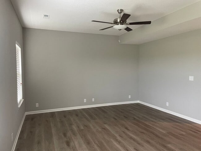 Building Photo - 4 bedroom 2.5 bath - Blue Springs